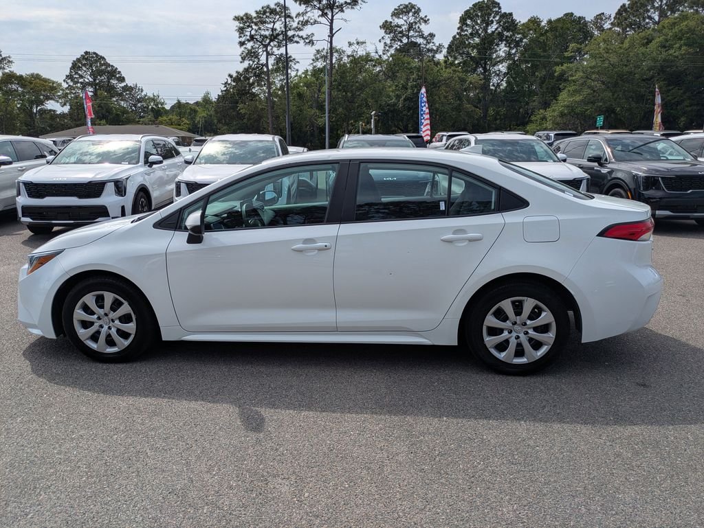 Used 2025 White Toyota LE image 7