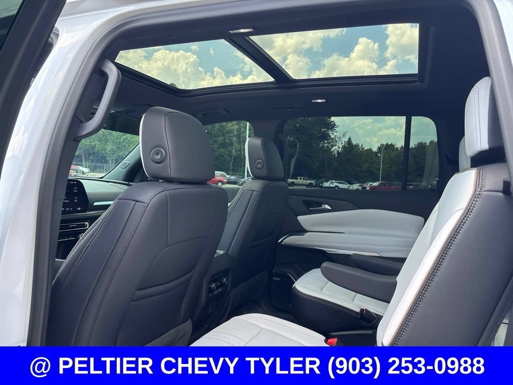 Used 2025 Iridescent Pearl Tricoat Chevrolet High Country image 20