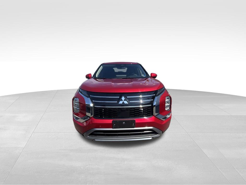 Used 2025 Red Mitsubishi SE image 8