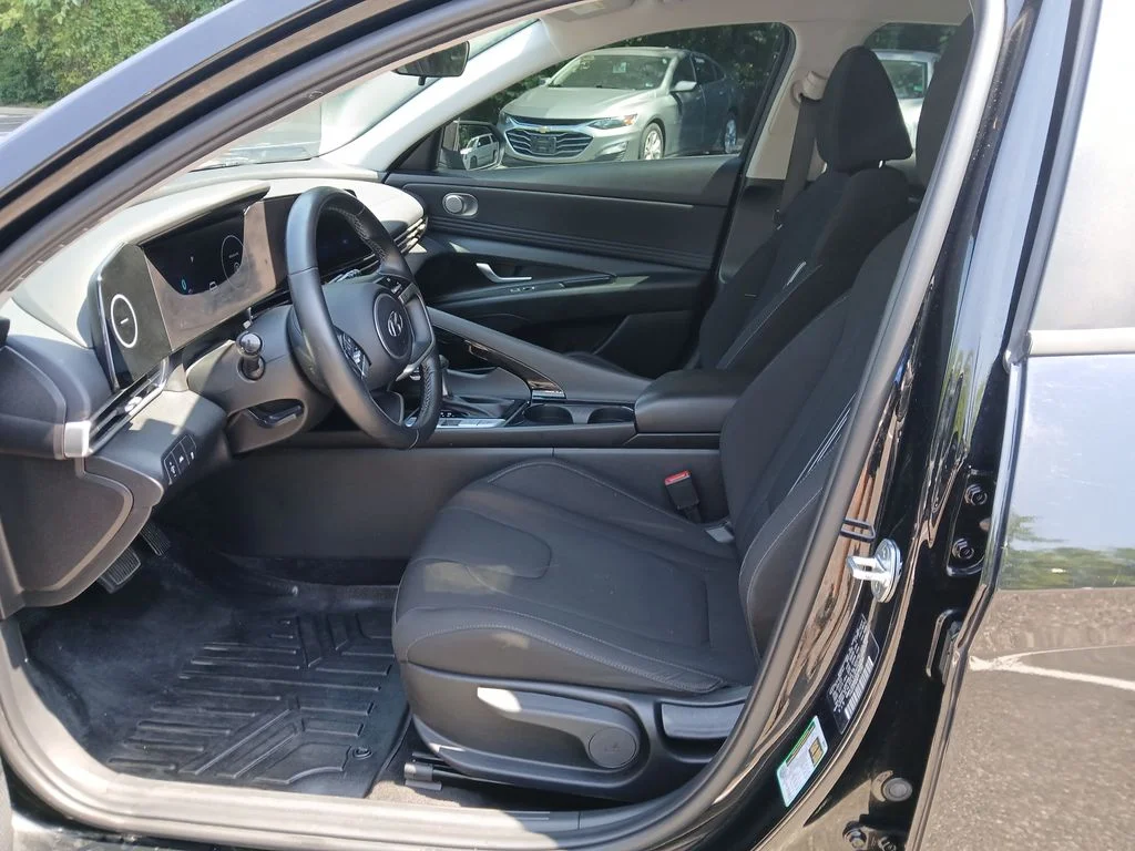 Used 2023 Black Hyundai SEL image 20