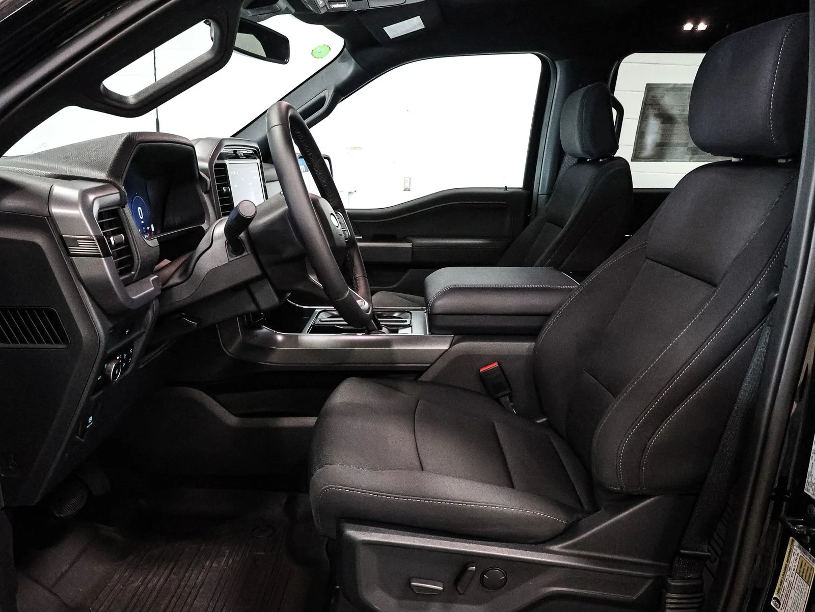 New 2026 Agate Black Metallic Ford XLT image 23