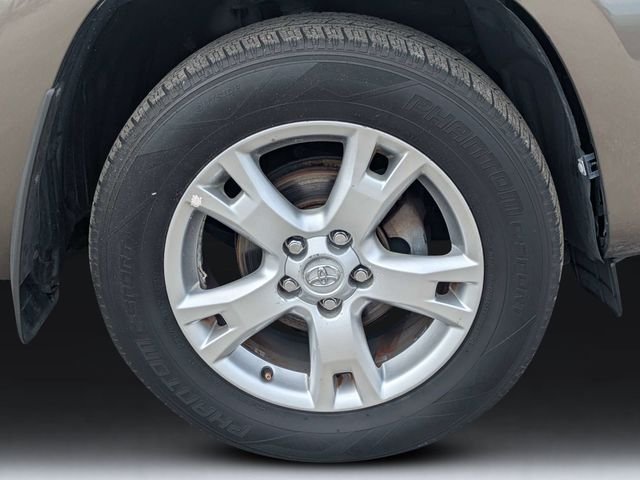Used 2011 Brown Toyota Base image 11