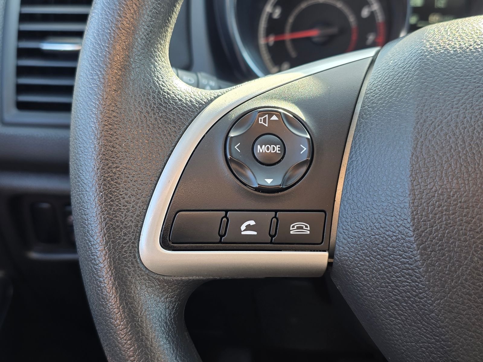 Used 2023  Mitsubishi 2.0 ES image 24