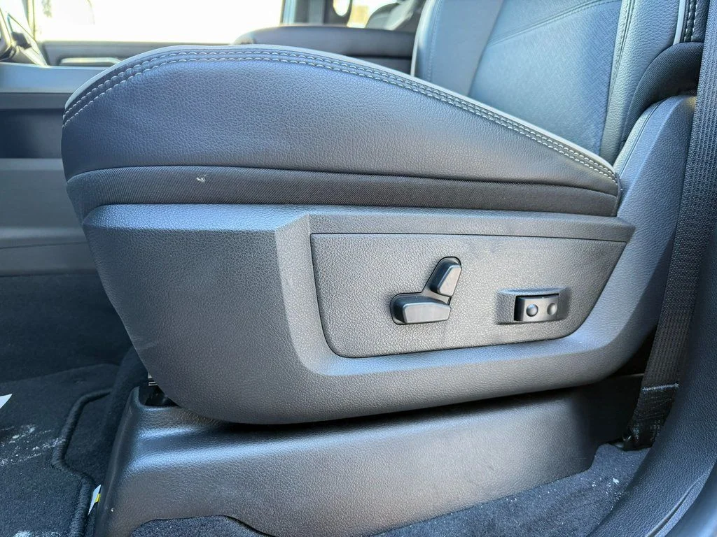2026 RAM 3500 Laramie - Photo 18