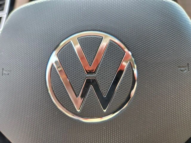 Used 2025 Gray Volkswagen 2.0T SE w/Technology image 32