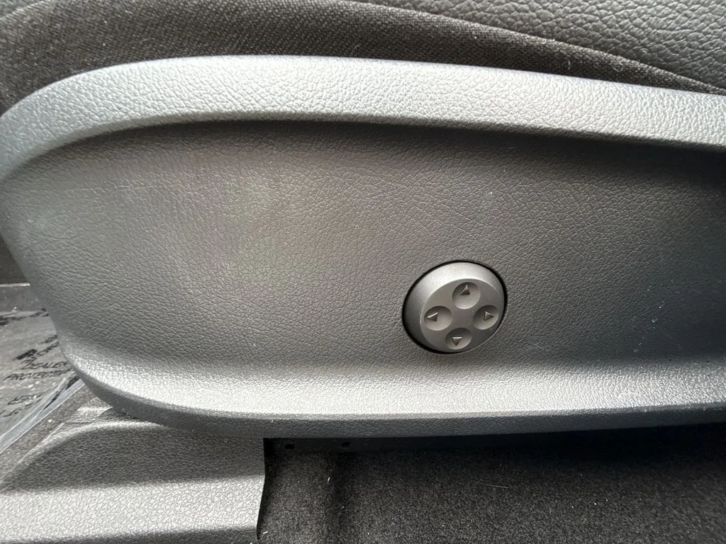 Used 2023  Mercedes-Benz 300 image 12