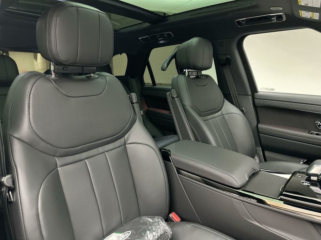 New 2026 Santorini Black LAND ROVER Dynamic SE image 14