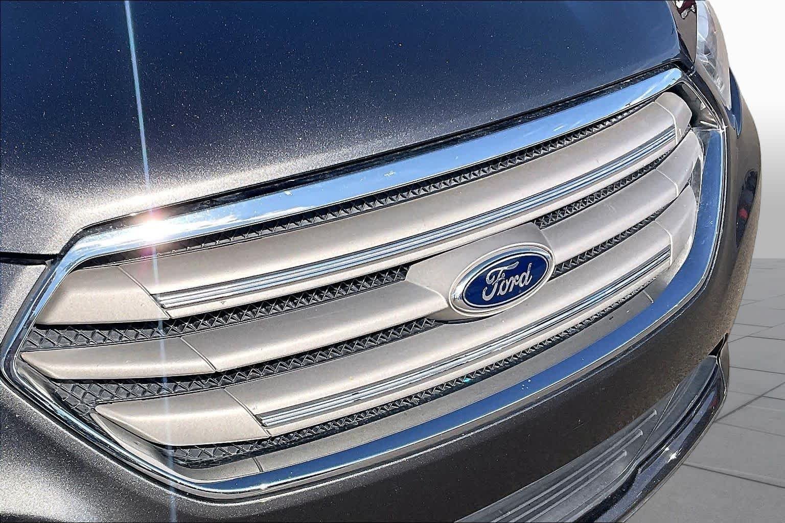 Used 2015 Magnetic Metallic Ford SEL image 30