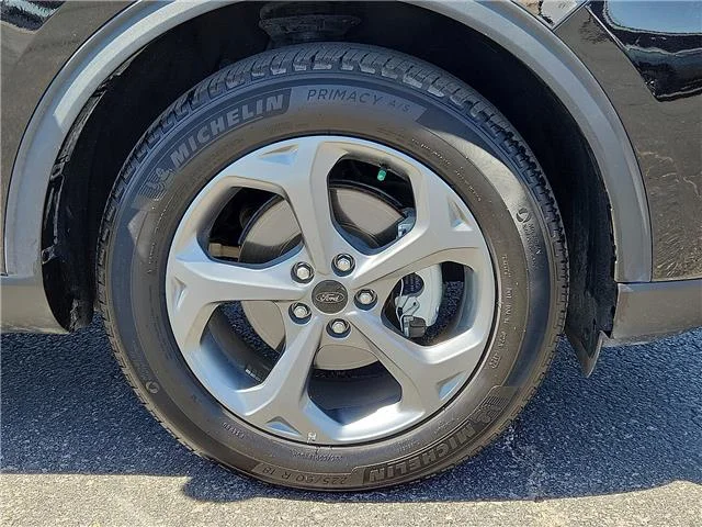 Used 2025 Agate Black Metallic Ford ST-Line All-Wheel Drive image 5