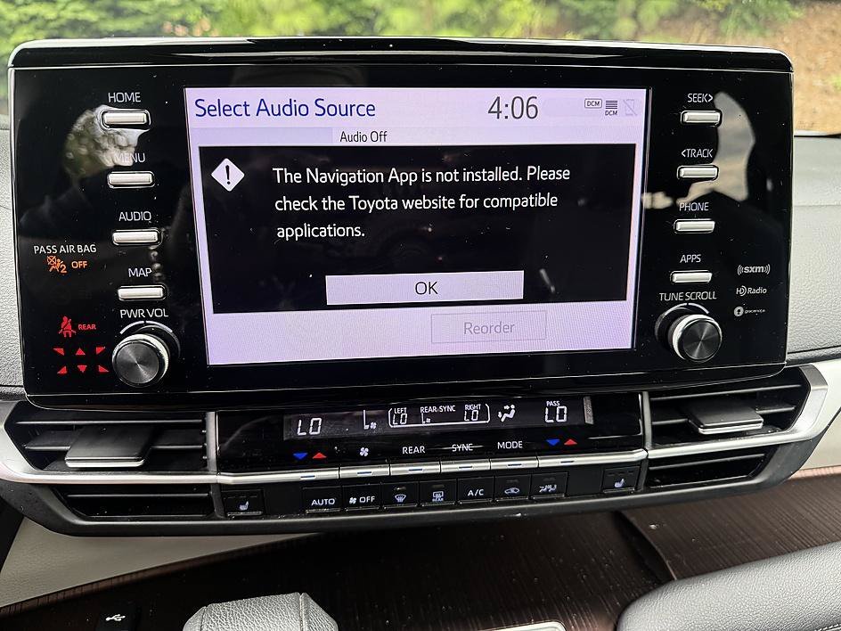 Used 2022 Predawn Gray Mica Toyota XLE image 19