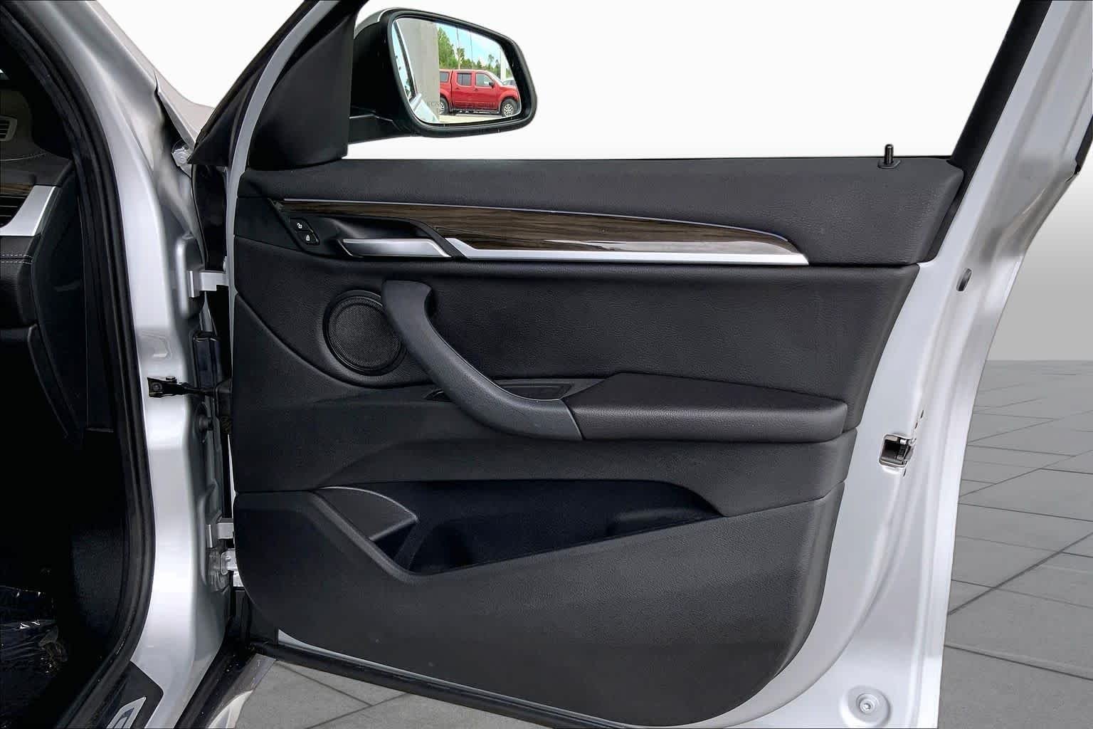 Used 2021 Glacier Silver Metallic BMW sDrive28i image 23