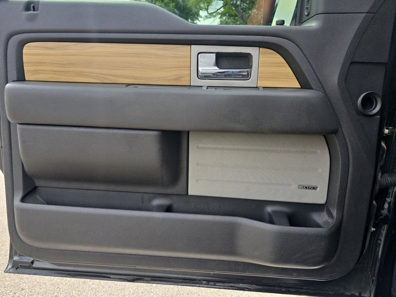Used 2011 Tuxedo Black Metallic Ford Lariat image 28