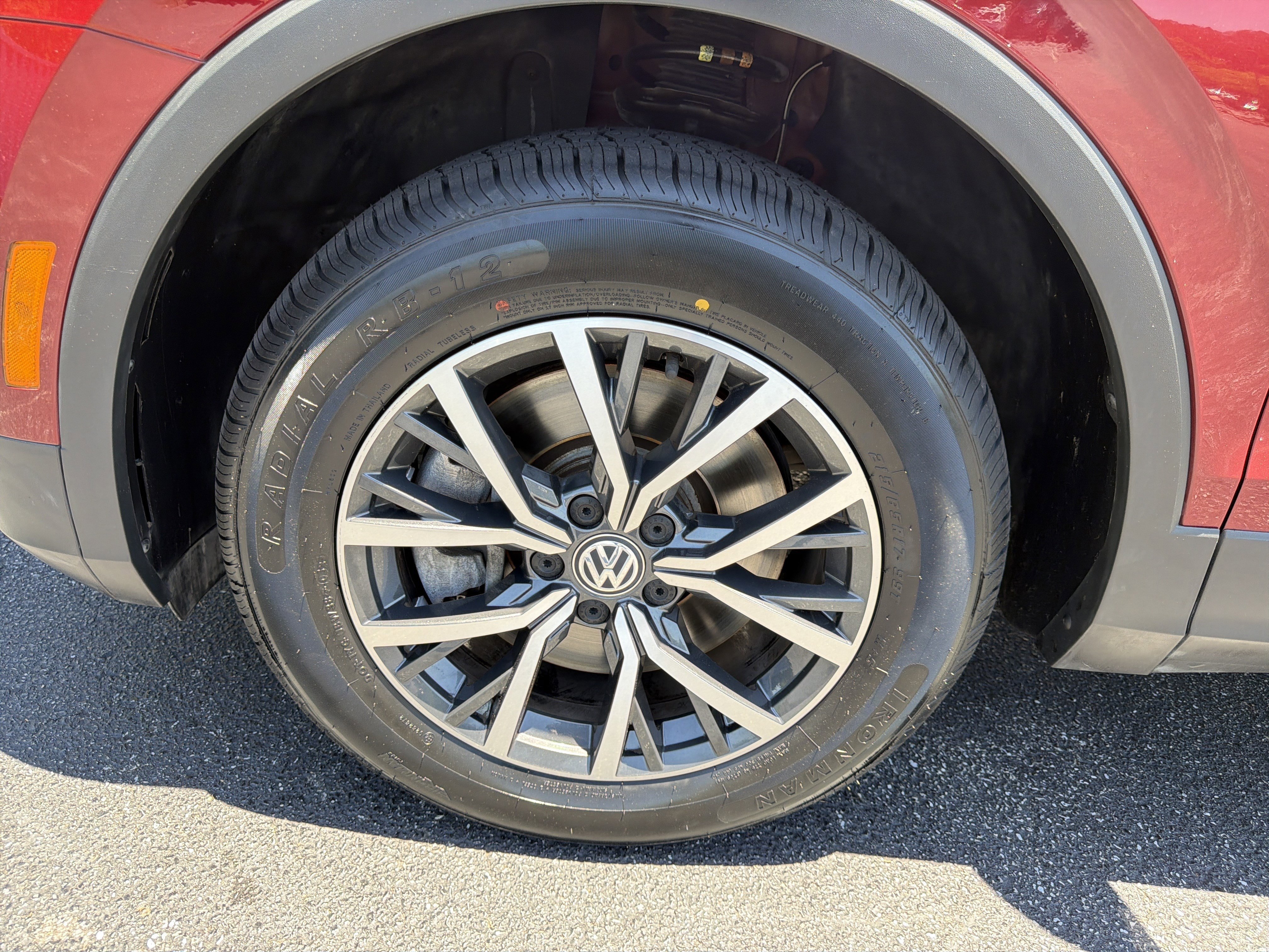 Used 2019  Volkswagen SE image 11
