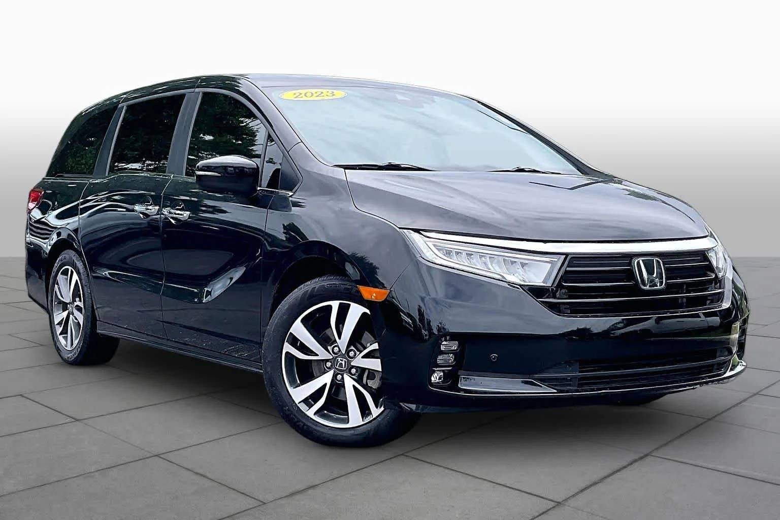 Used 2023 Crystal Black Pearl Honda Touring image 3