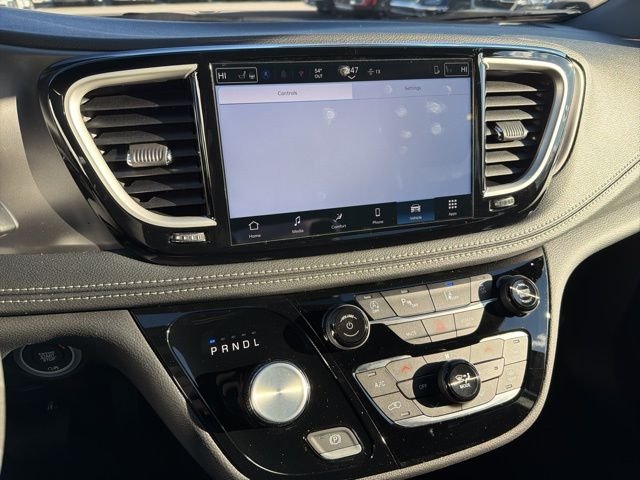 2026 Chrysler Pacifica Select - Photo 12