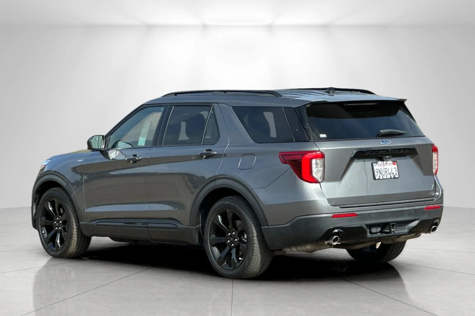 Used 2023 Gray Metallic Ford ST-Line image 5