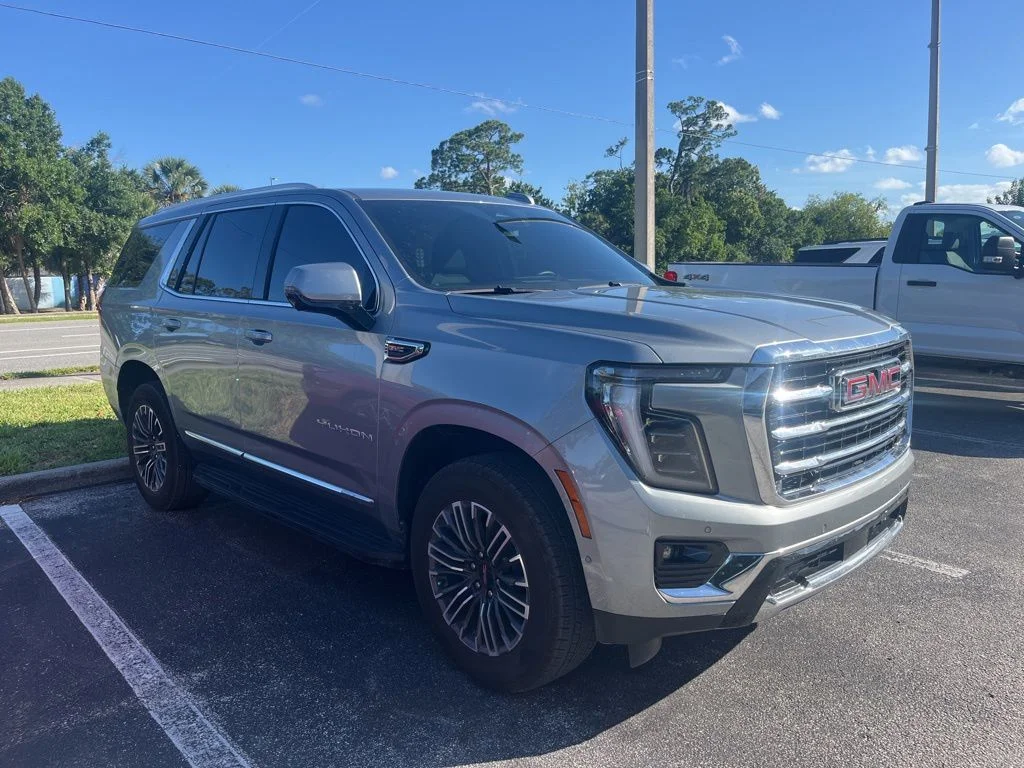 Used 2025 Silver GMC Elevation image 2
