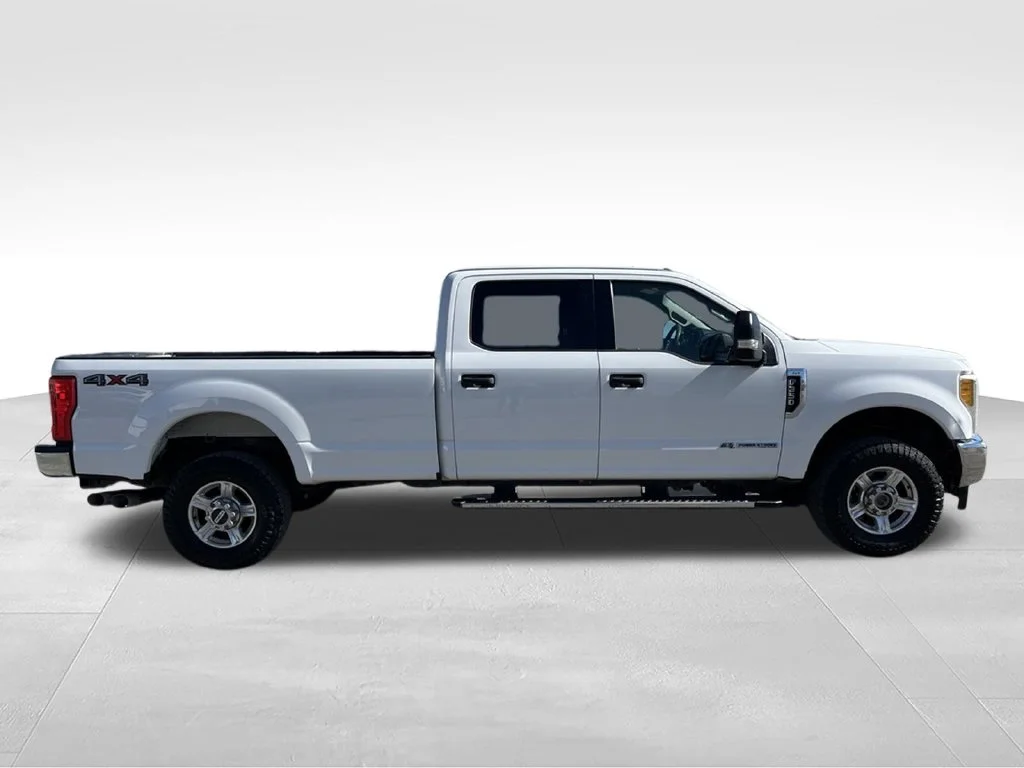 Used 2017 White Ford XLT image 4
