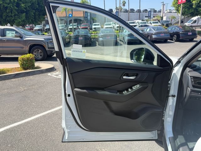 New 2026 Everest White Pearl TriCoat Nissan Dark Armor™ image 13