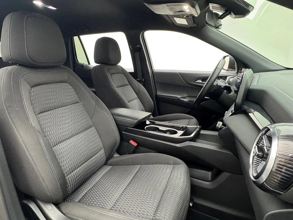 Used 2025 Summit White Chevrolet LT image 33