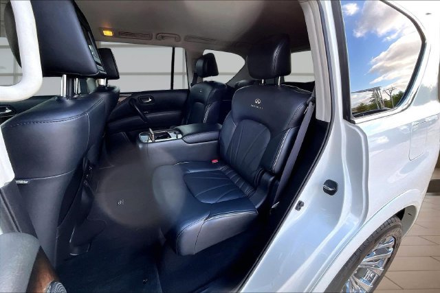 Used 2014 White INFINITI  image 25