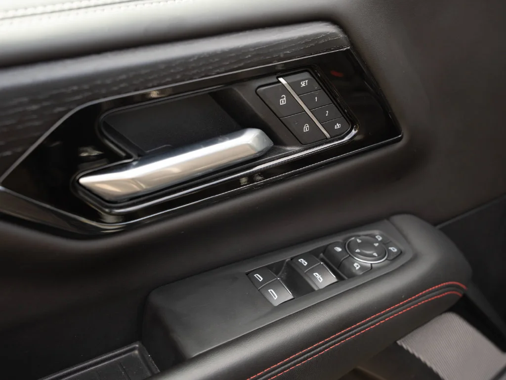 Used 2025 Onyx Black GMC AT4 Ultimate image 30