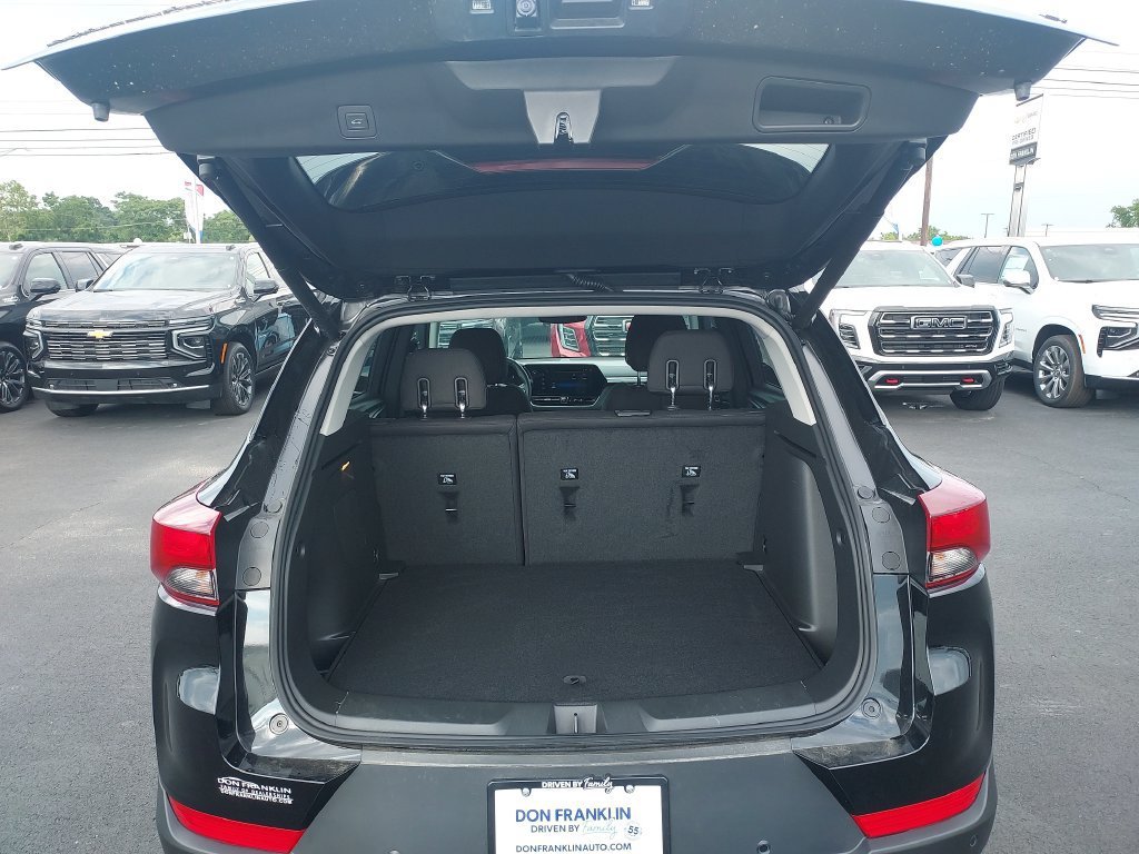 New 2026 Mosaic Black Metallic Chevrolet LT image 14
