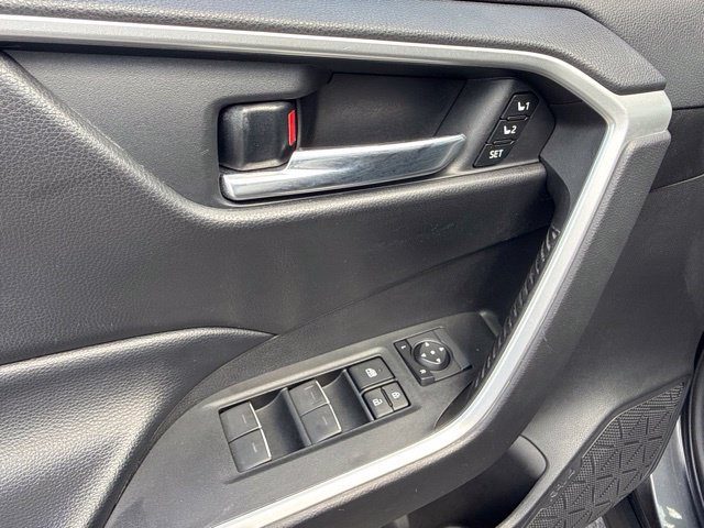 Used 2022 Gray Toyota XLE Premium image 33
