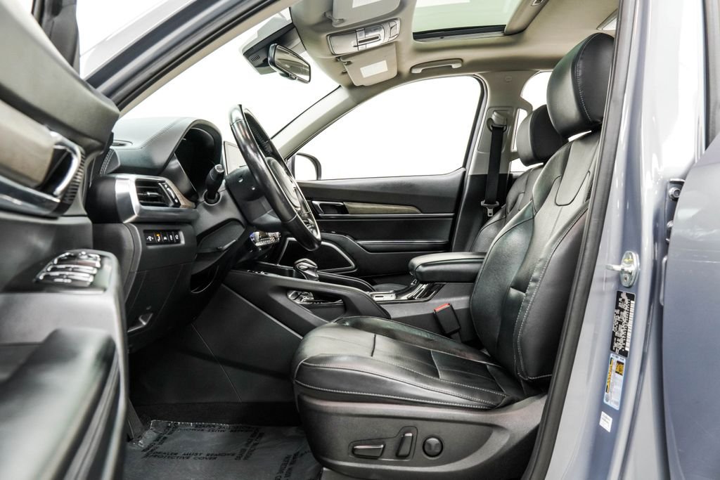 Used 2022 Silver Kia EX image 17