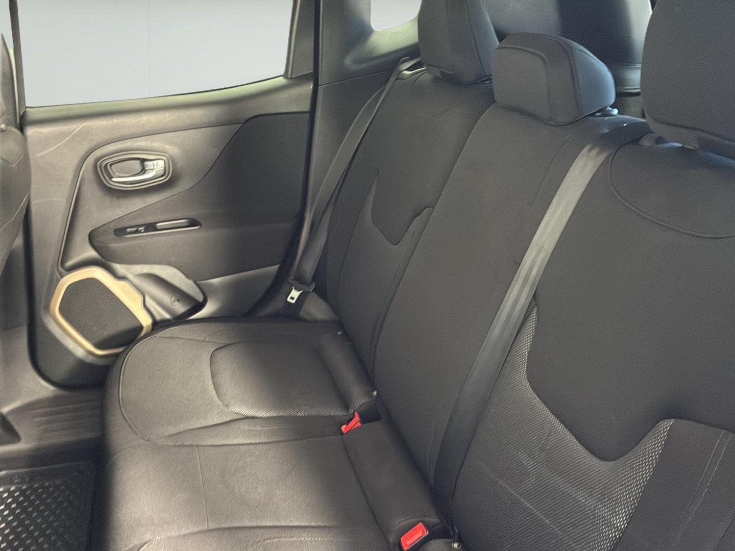 Used 2017 Granite Crystal Metallic Clearcoat Jeep Latitude image 21