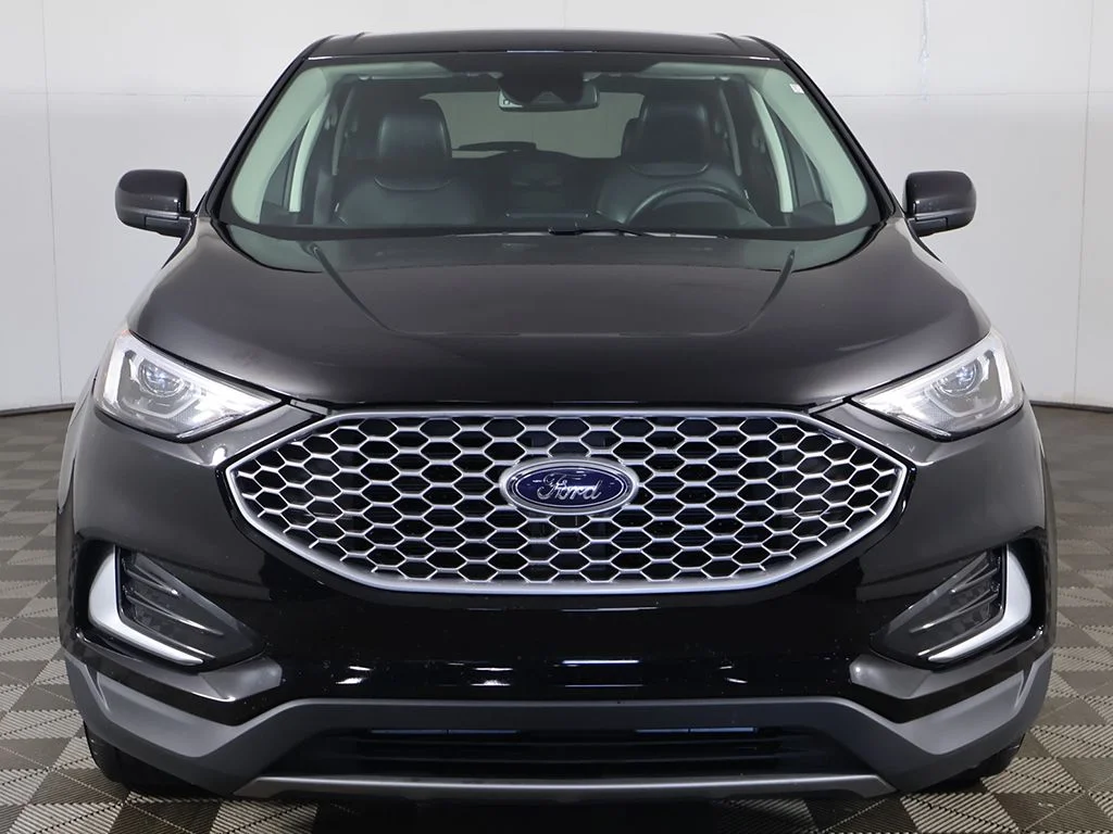 Used 2023 Black Ford SEL image 9