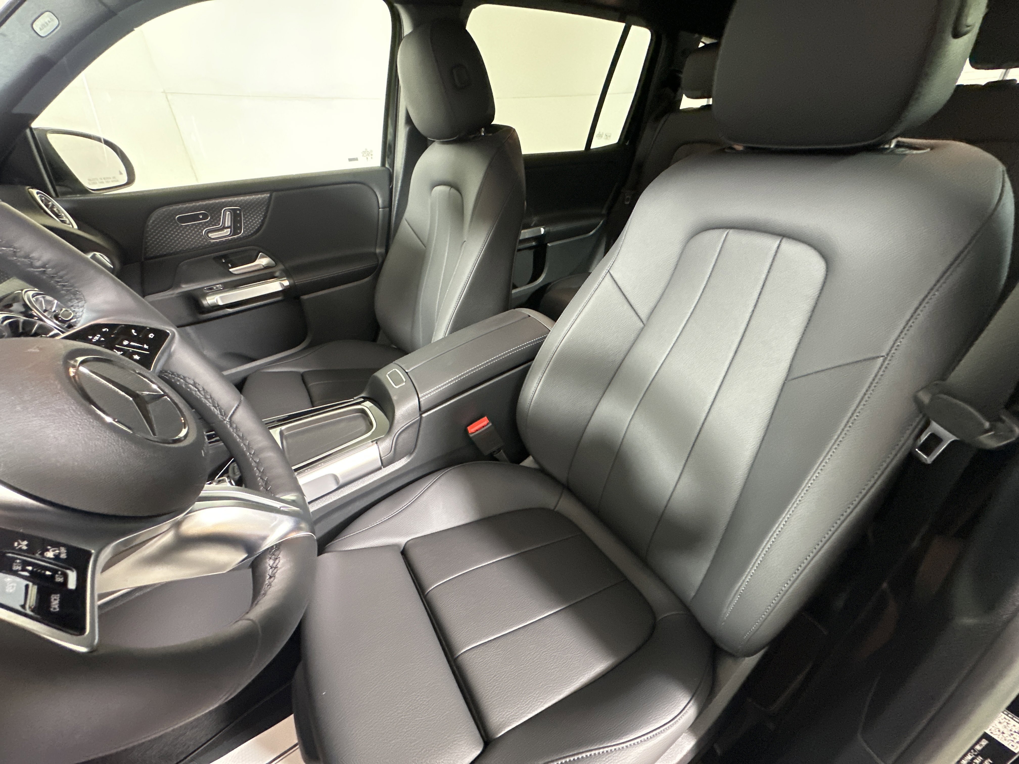 New 2026 Night Black Mercedes-Benz GLB 250 image 36