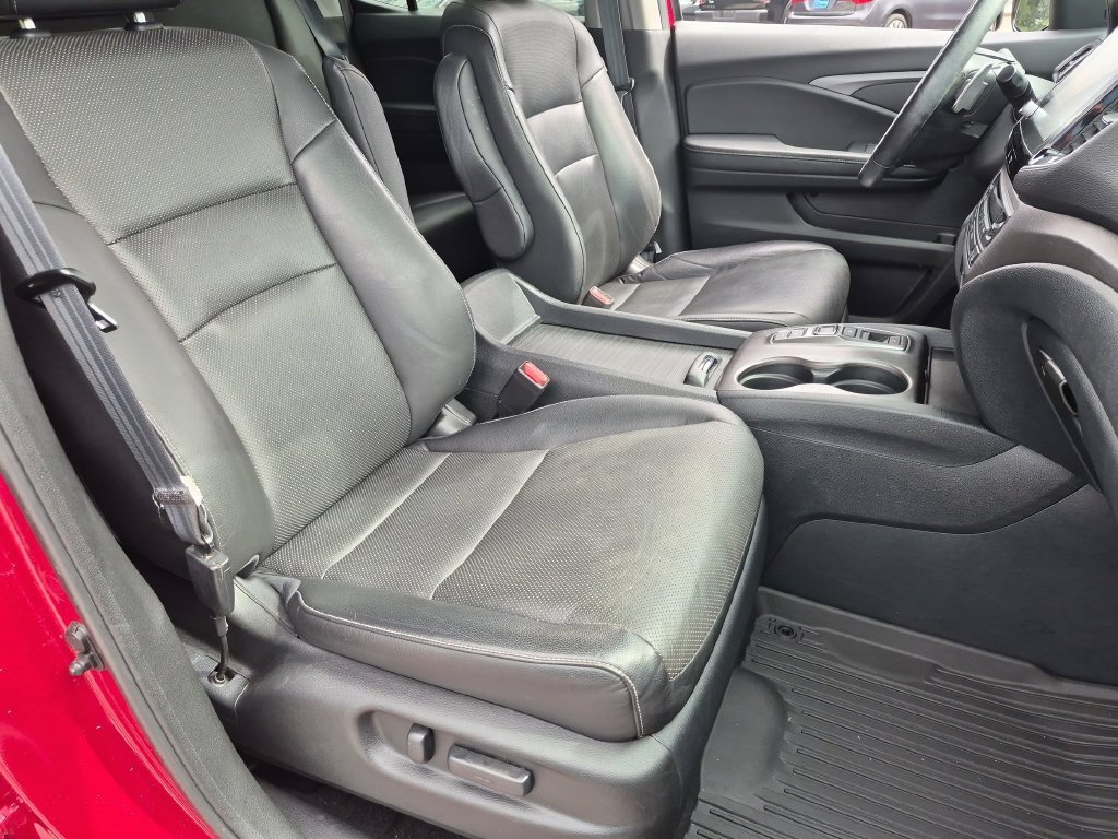 Used 2023 Radiant Red Metallic II Honda RTL image 31