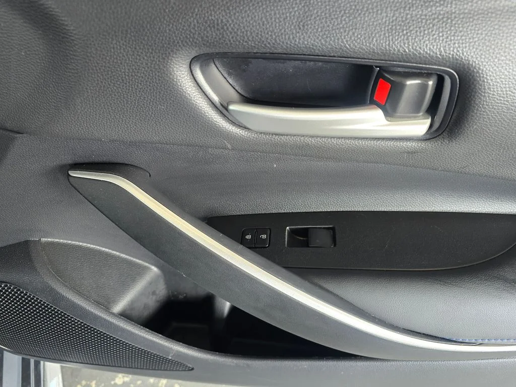 Used 2022  Toyota SE image 25