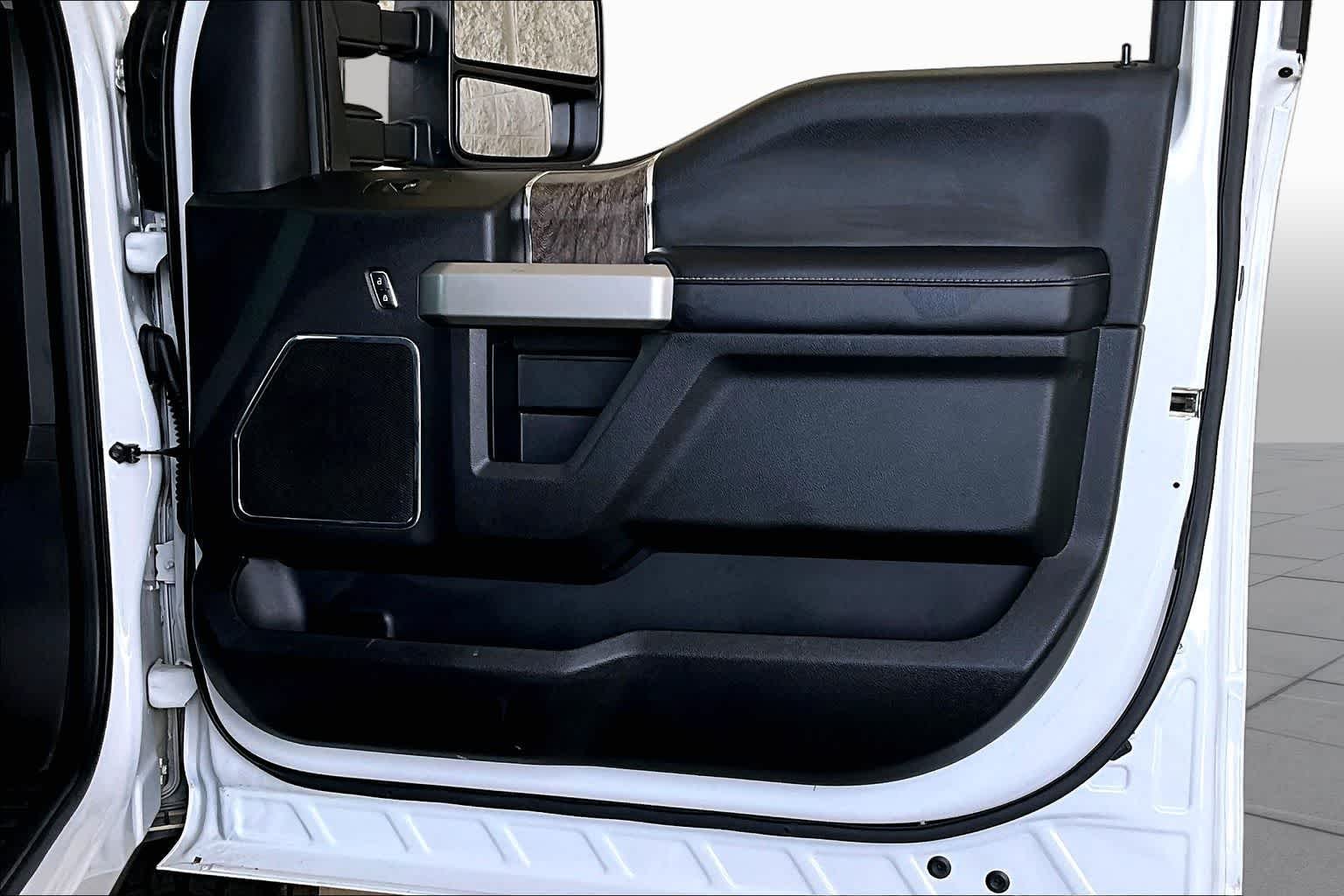 Used 2019 Oxford White Ford LARIAT image 22