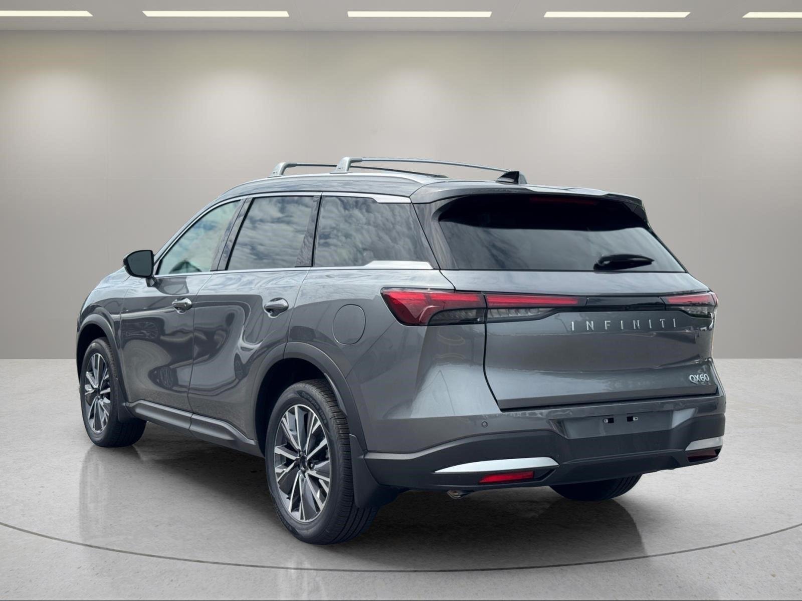 New 2027 GRAPHITE SHADOW INFINITI Luxe FWD image 3