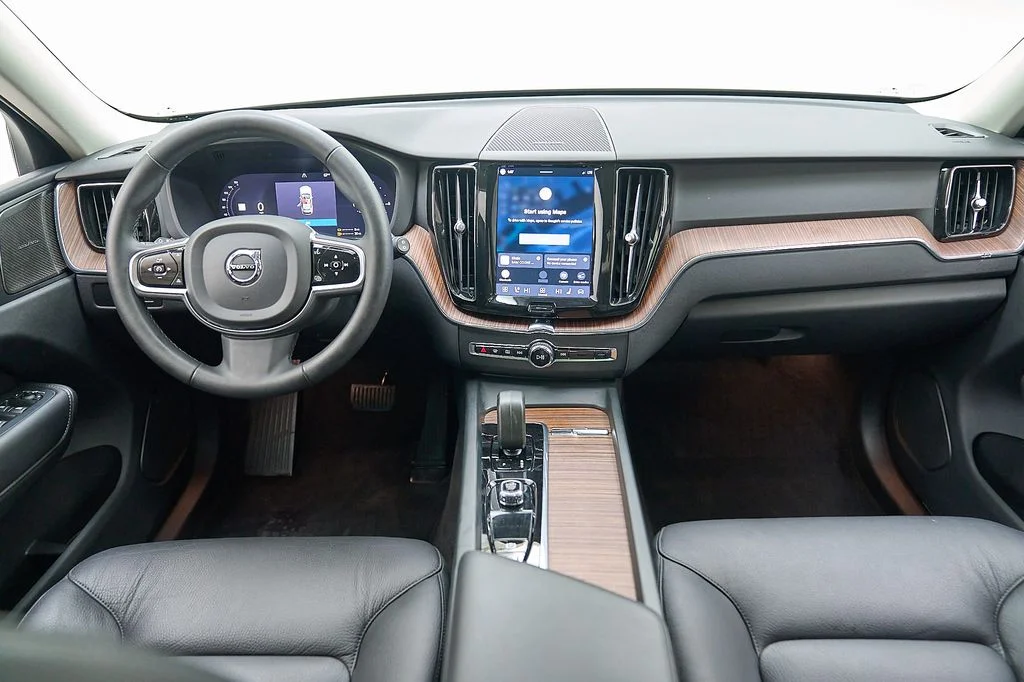 Certified Used 2024 Vapour Grey Volvo Plus image 24
