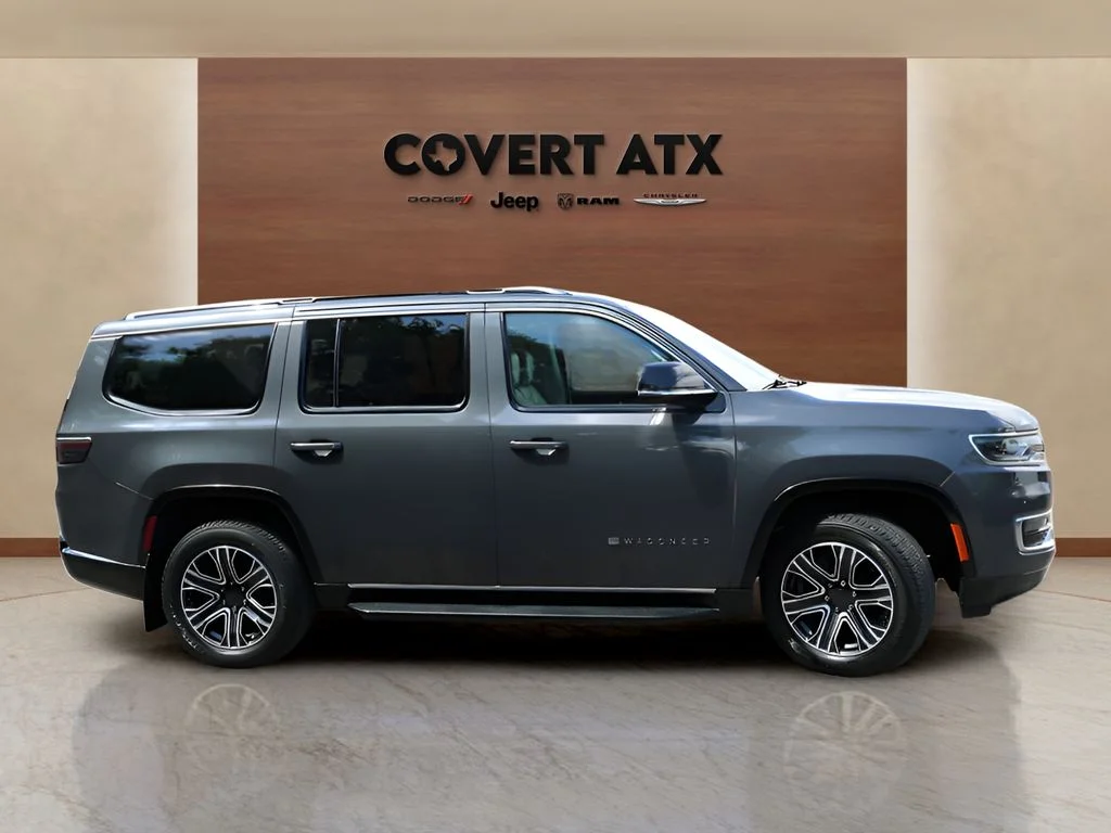 Used 2024 Gray Jeep Base image 6