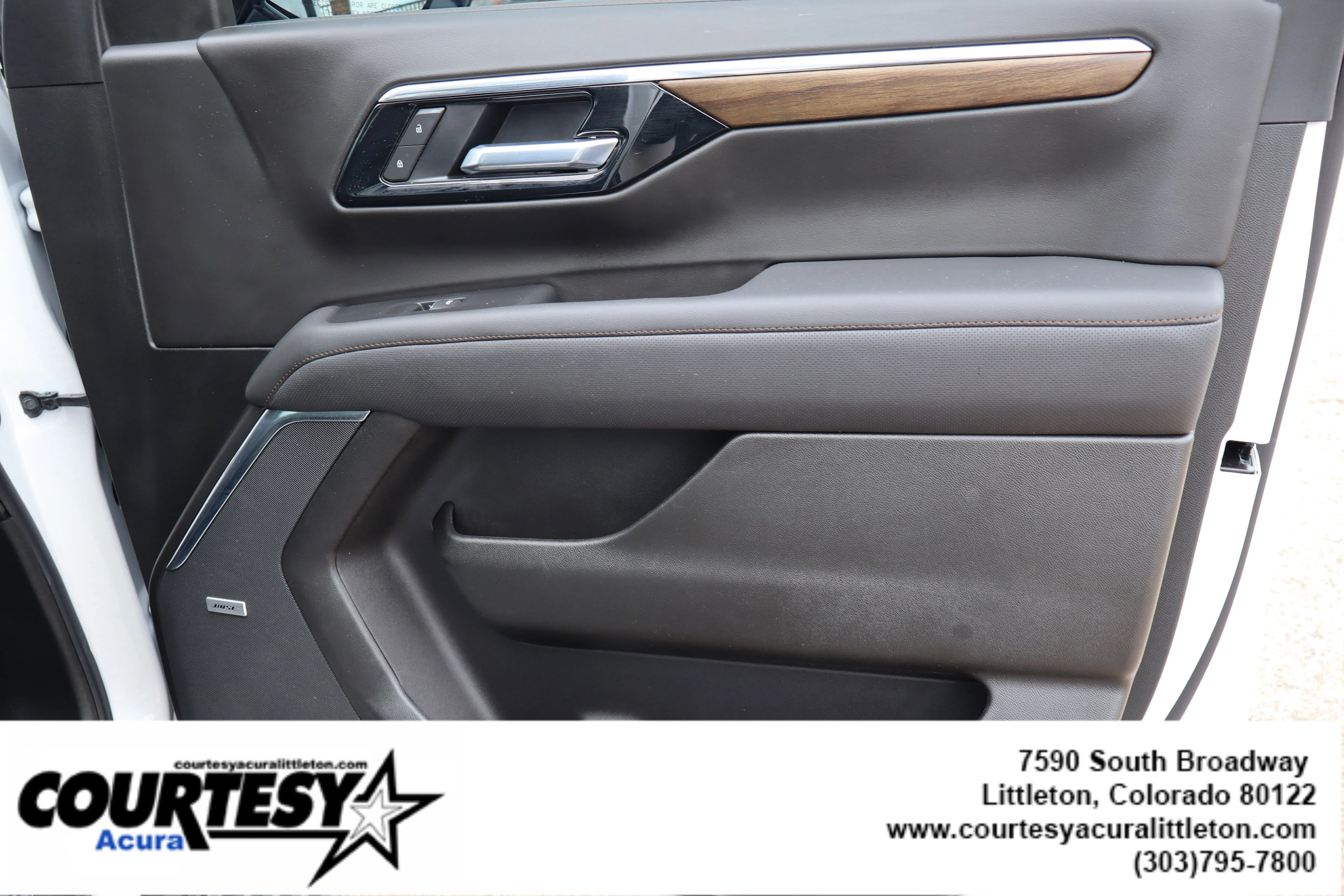 Used 2025 Iridescent Pearl Tricoat Chevrolet High Country image 42
