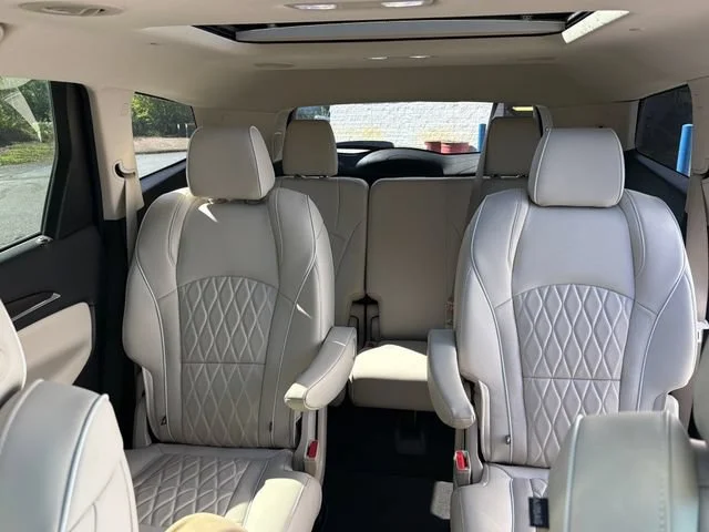 Used 2023 WHITE FROST TRICOAT Buick Avenir image 38