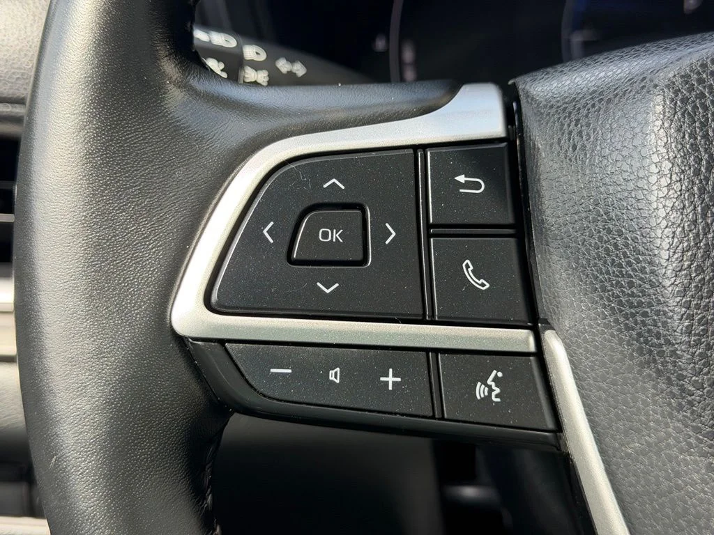 Used 2025 Black Toyota XLE image 17