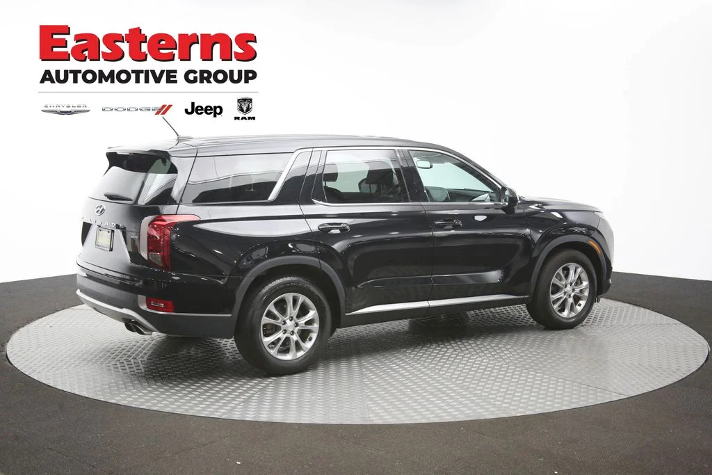 Used 2022 Black Hyundai SE image 44
