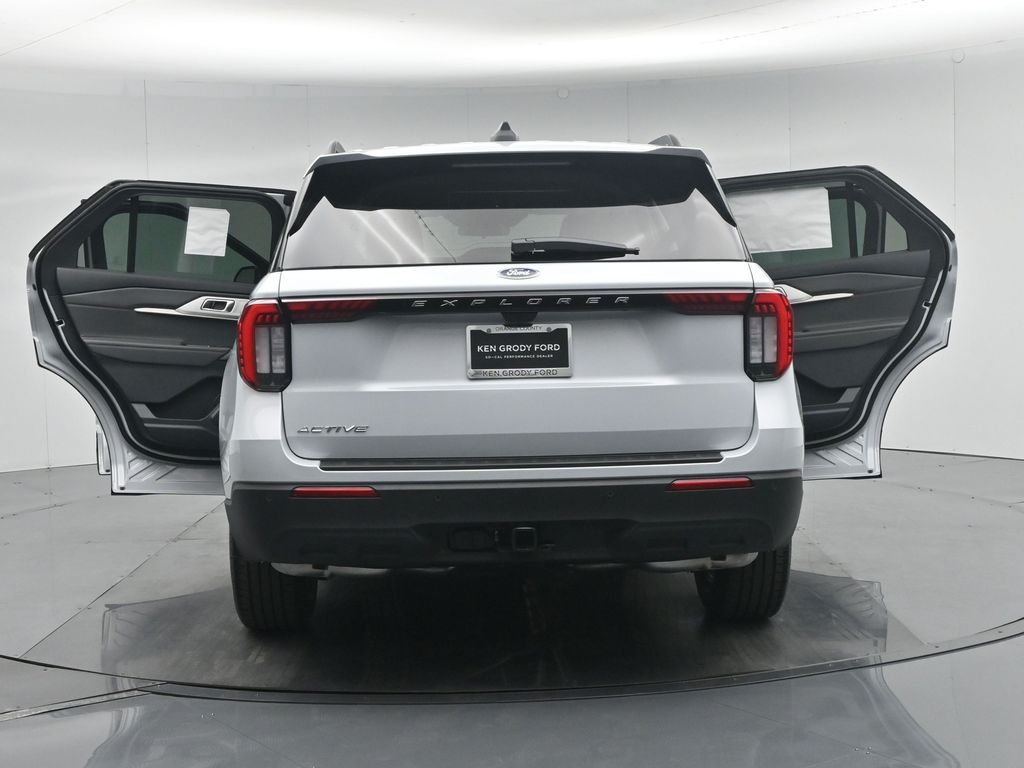 New 2026 Space White Metallic Ford Active image 34