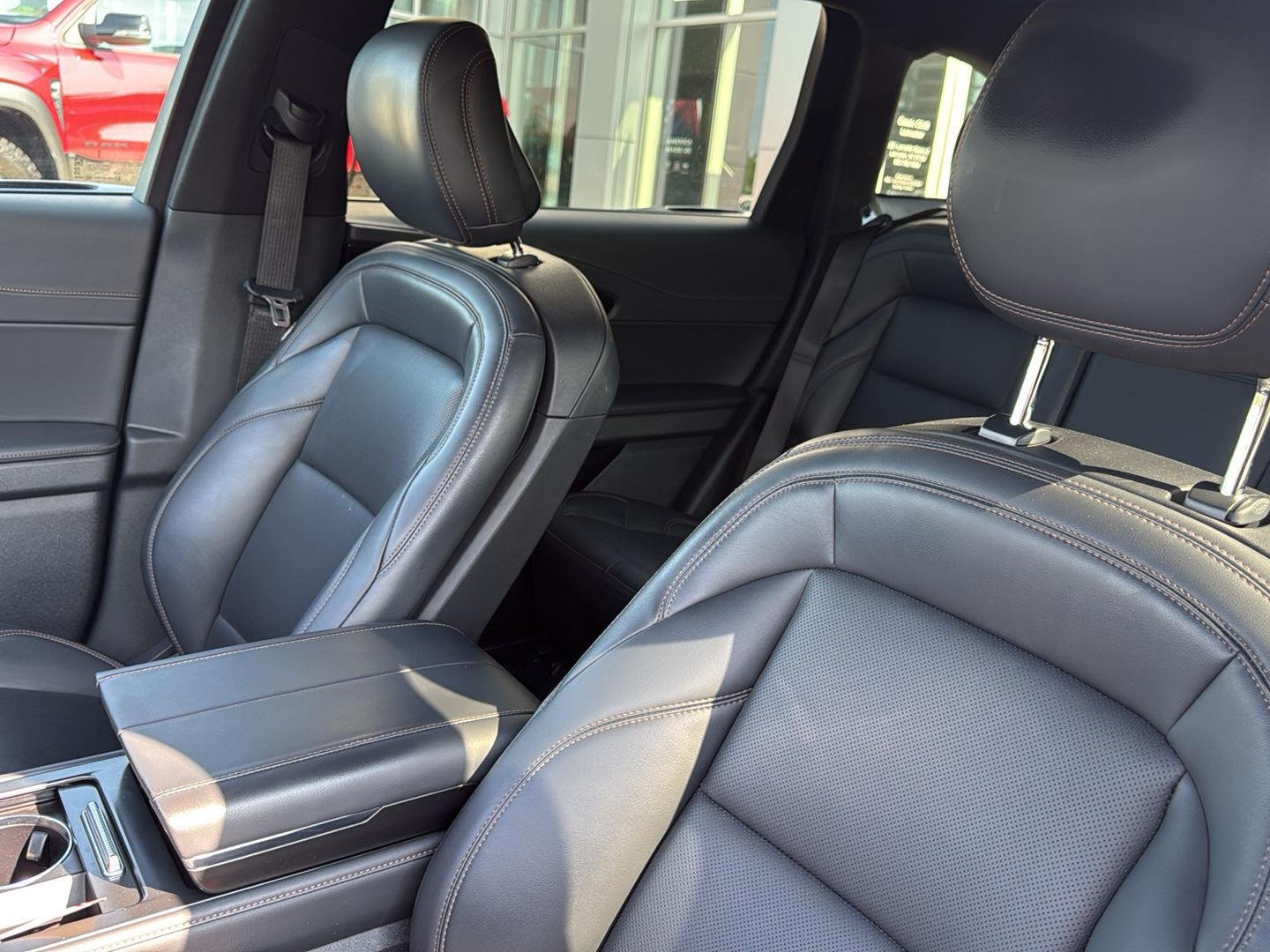 Used 2025 Whisper Blue Metallic Clearcoat Lincoln Premiere image 24
