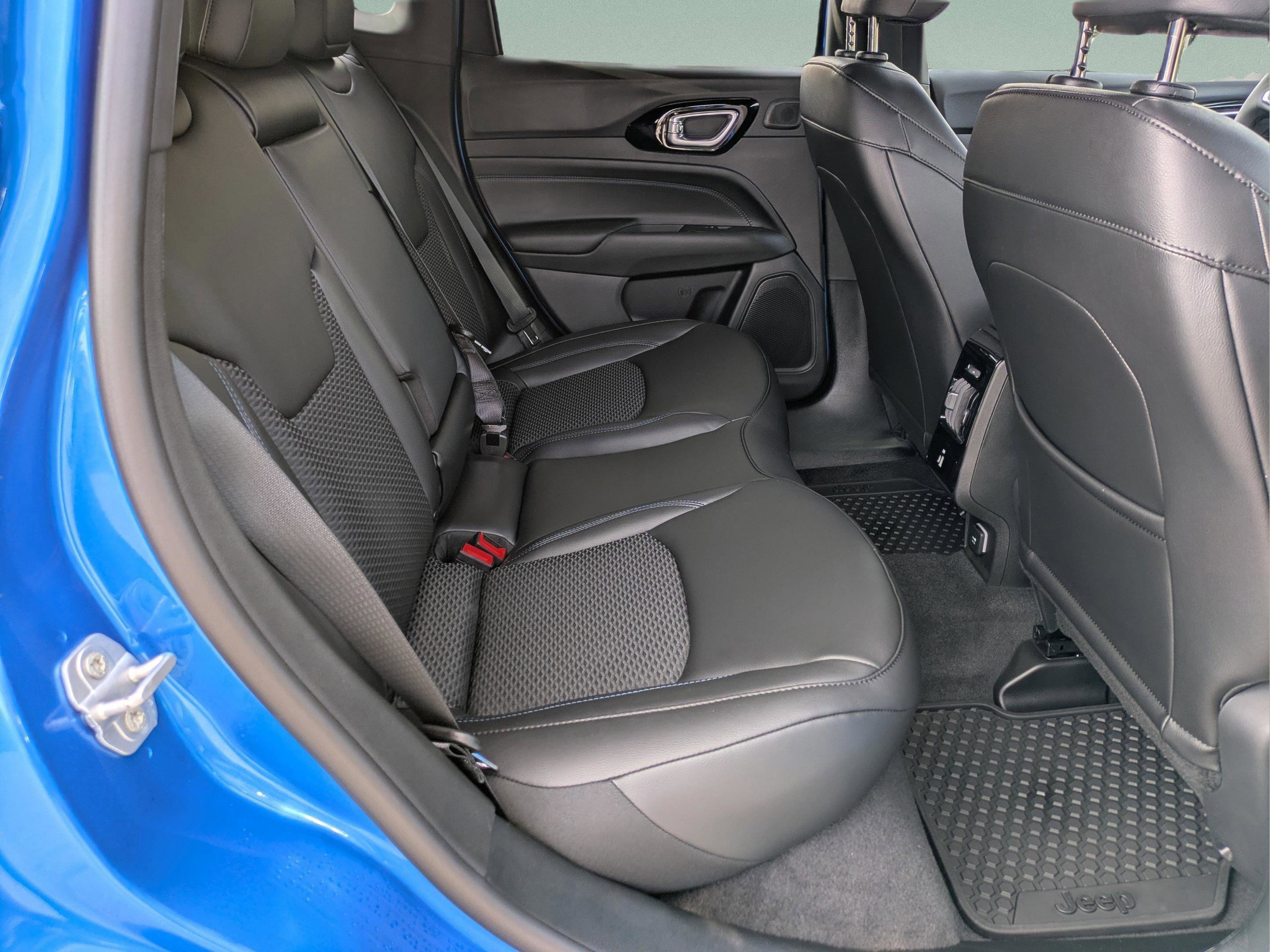 New 2026 Hydro Blue Pearlcoat Jeep Latitude Altitude image 13