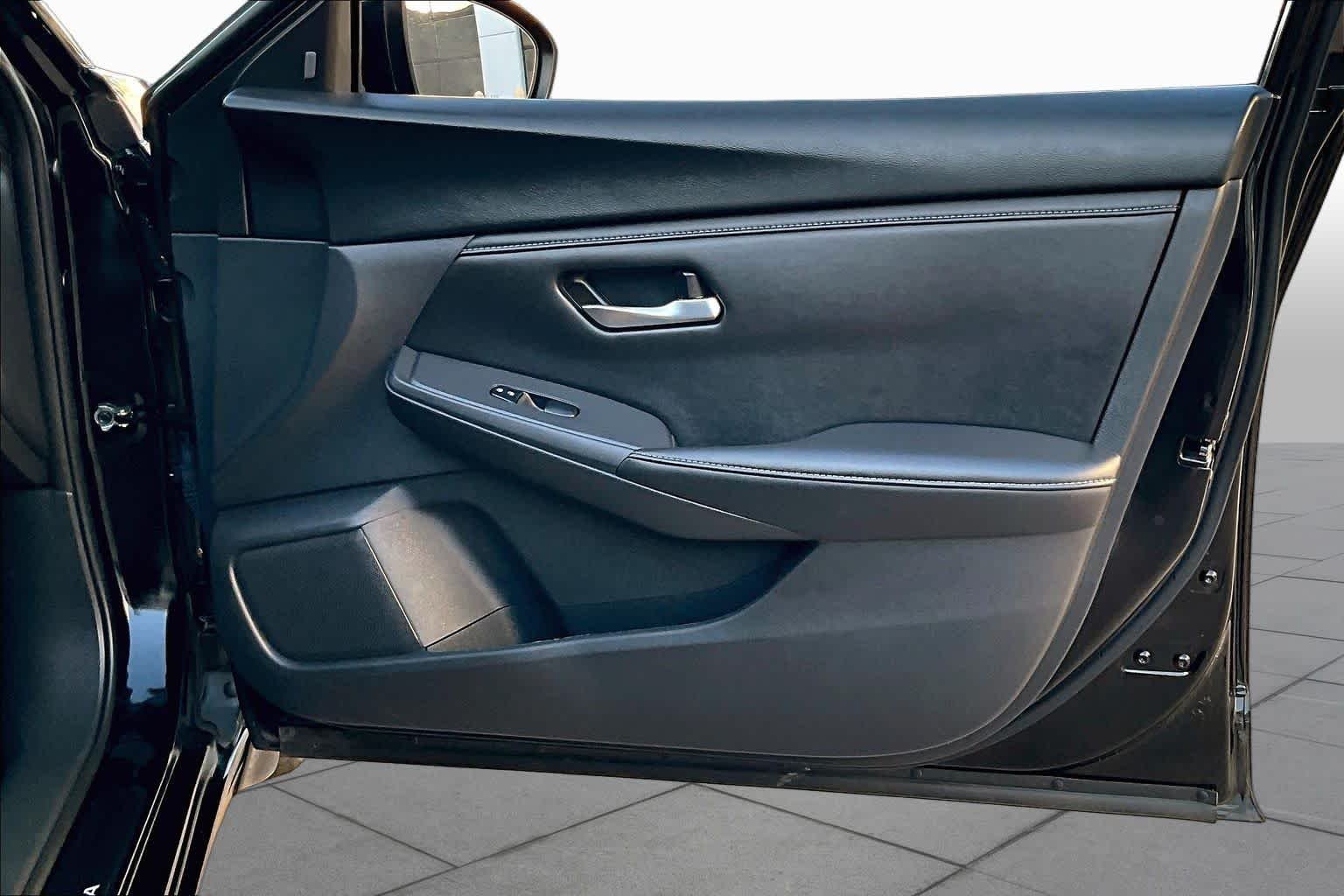 Used 2025 Super Black Nissan SV image 22