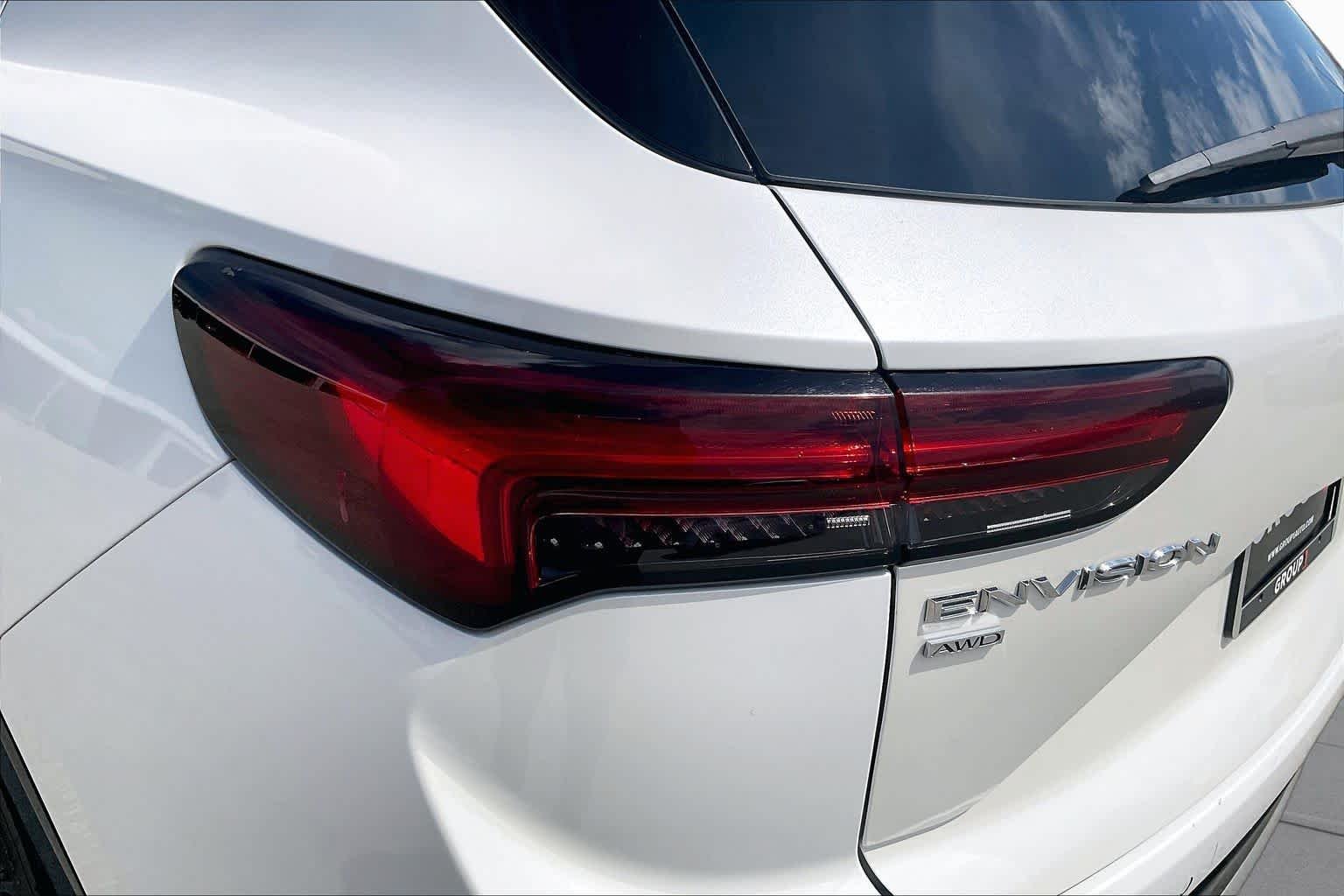 Used 2023 White Frost Tricoat Buick Essence image 56