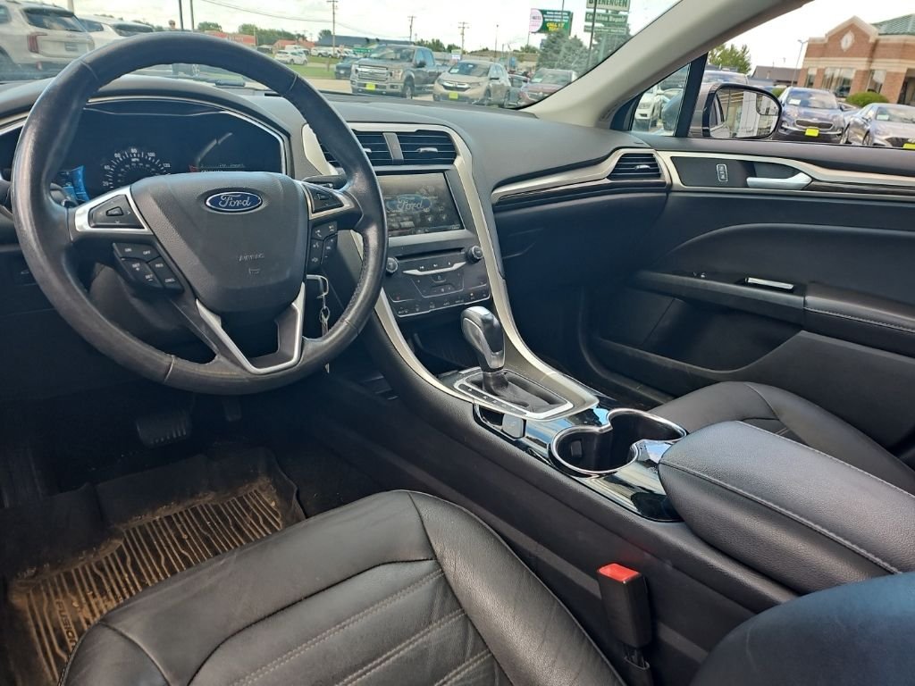 Used 2014  Ford SE image 25