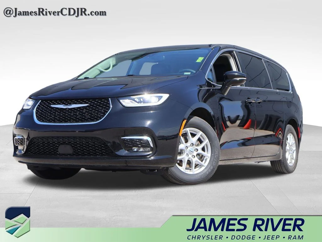 2024 Chrysler Pacifica Touring L's photo