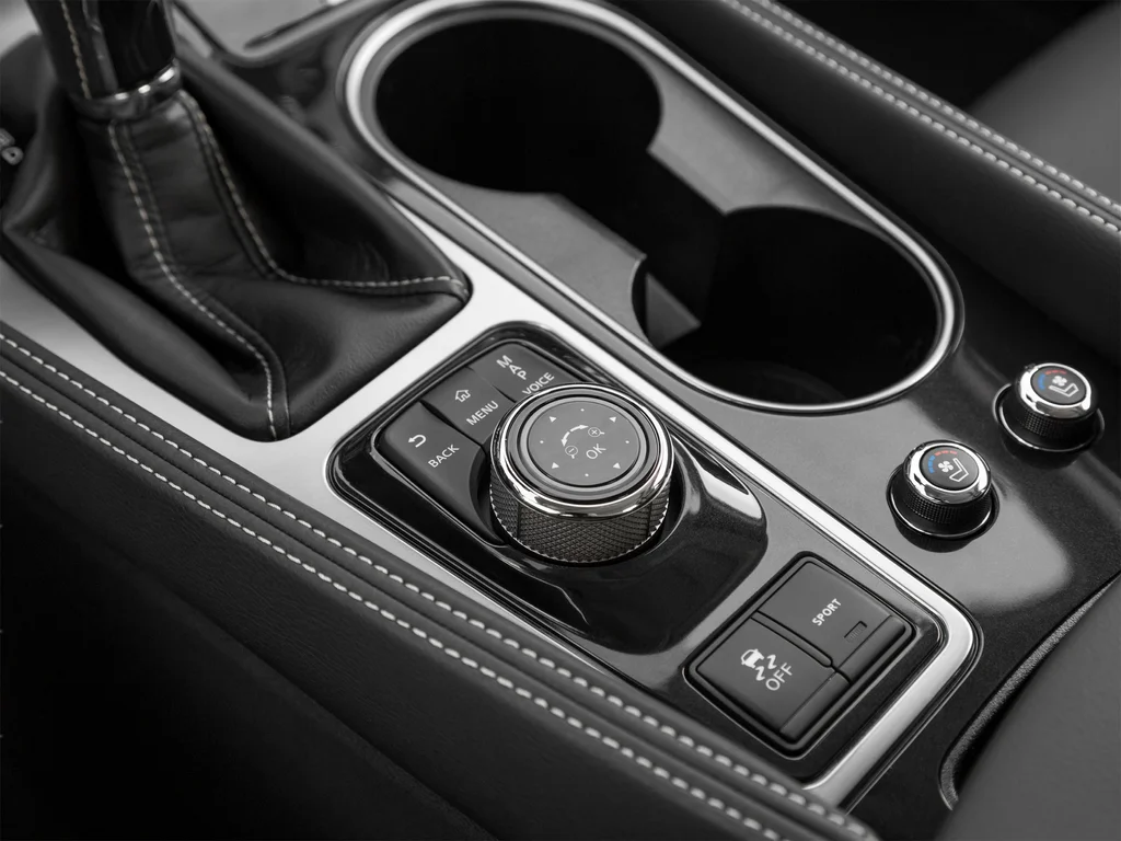 Used 2022 Gray Nissan Platinum image 27